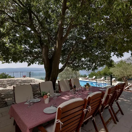 Miscic Villa Brela